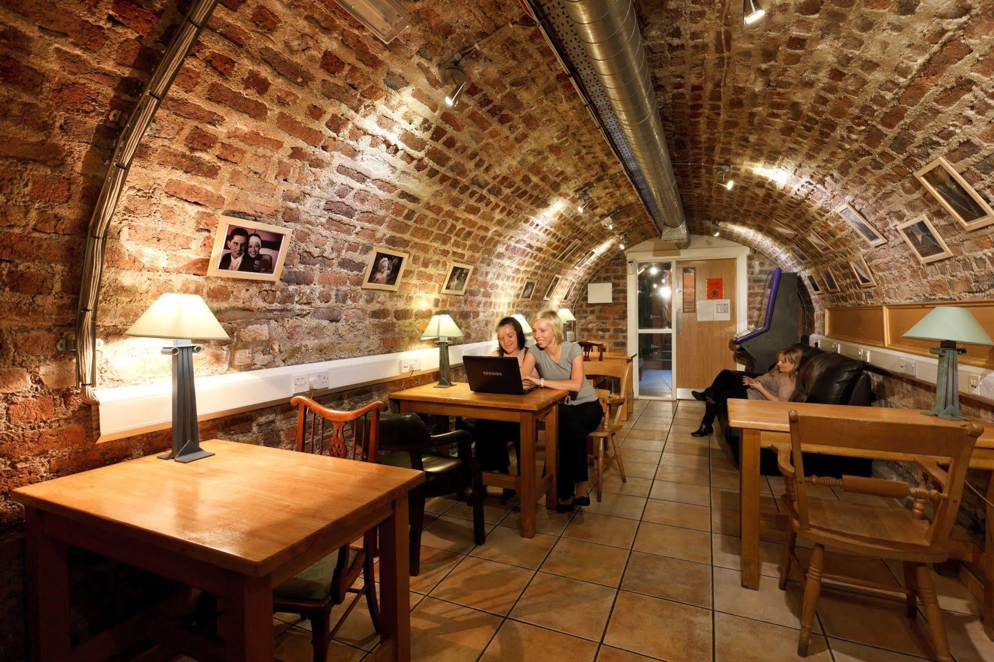 Isaacs Hostel Dublin Extérieur photo
