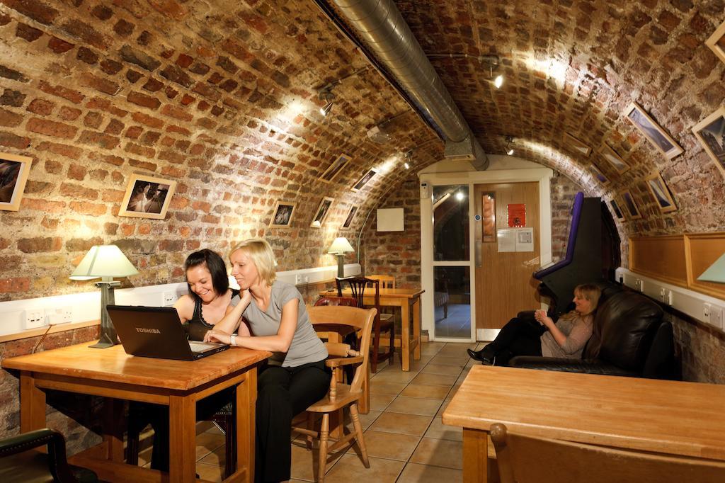 Isaacs Hostel Dublin Extérieur photo